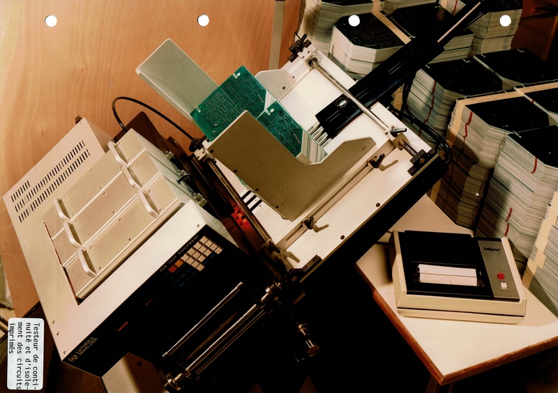 Testeur de continuité des circuits imprimés nus du Minitel Alcatel à ILLKIRCH